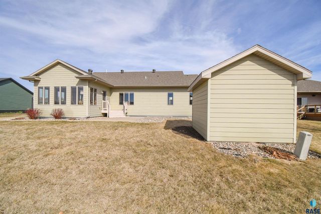 601 Emmett Trl Trail, Harrisburg, SD 57032