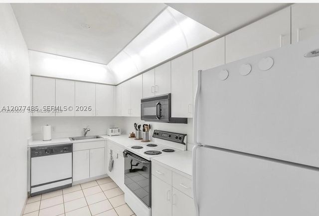 800 Claughton Island Dr. 1204, Miami, FL 33131