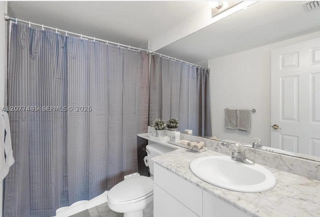 800 Claughton Island Dr. 1204, Miami, FL 33131