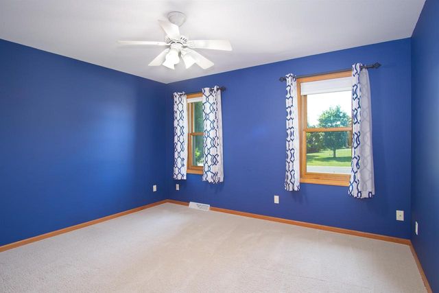 3096 Castleton Crossing, Sun Prairie, WI 53590