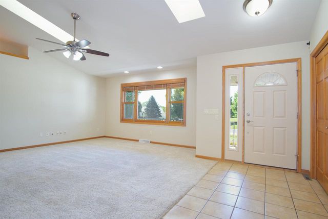 3096 Castleton Crossing, Sun Prairie, WI 53590