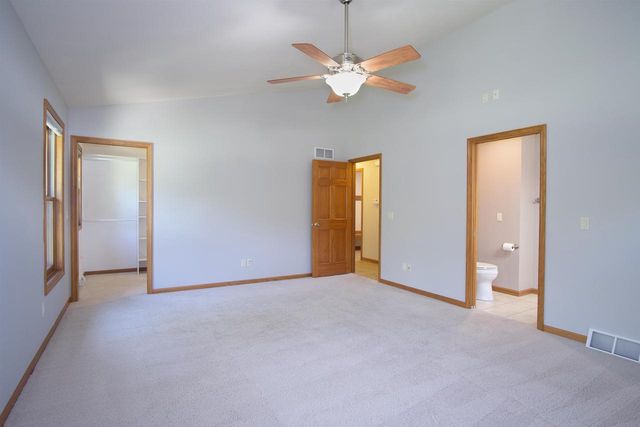 3096 Castleton Crossing, Sun Prairie, WI 53590