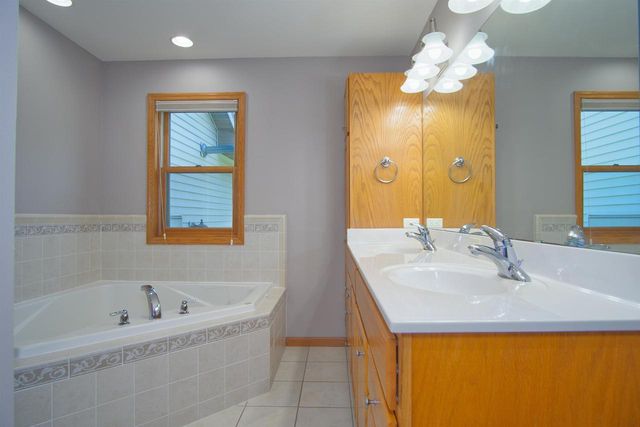 3096 Castleton Crossing, Sun Prairie, WI 53590