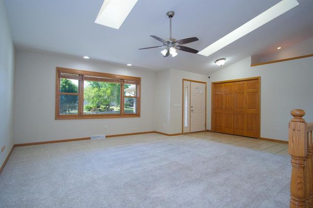 3096 Castleton Crossing, Sun Prairie, WI 53590