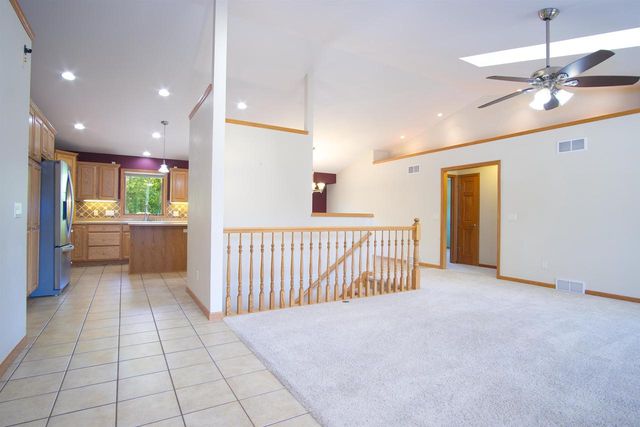 3096 Castleton Crossing, Sun Prairie, WI 53590