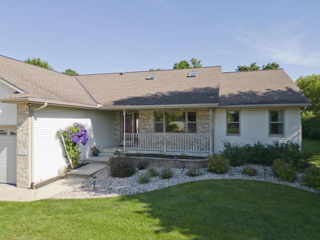 3096 Castleton Crossing, Sun Prairie, WI 53590