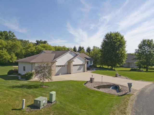 3096 Castleton Crossing, Sun Prairie, WI 53590