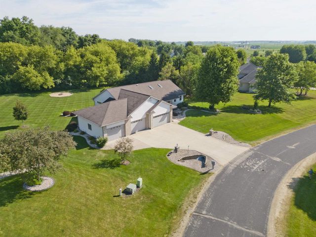 3096 Castleton Crossing, Sun Prairie, WI 53590