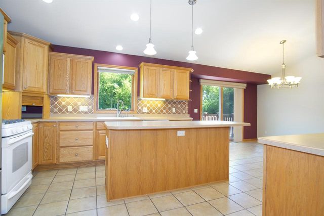 3096 Castleton Crossing, Sun Prairie, WI 53590