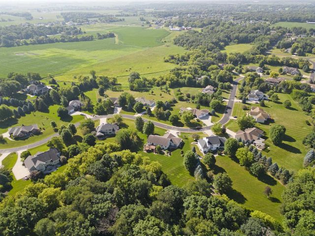 3096 Castleton Crossing, Sun Prairie, WI 53590
