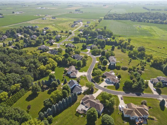 3096 Castleton Crossing, Sun Prairie, WI 53590