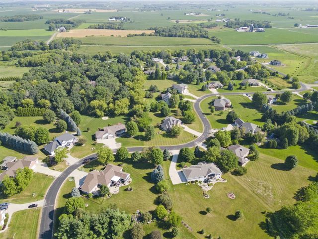 3096 Castleton Crossing, Sun Prairie, WI 53590