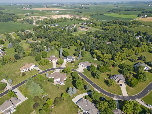 3096 Castleton Crossing, Sun Prairie, WI 53590