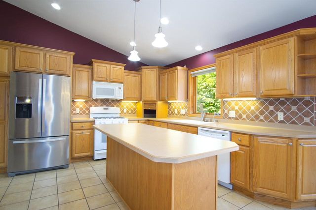 3096 Castleton Crossing, Sun Prairie, WI 53590