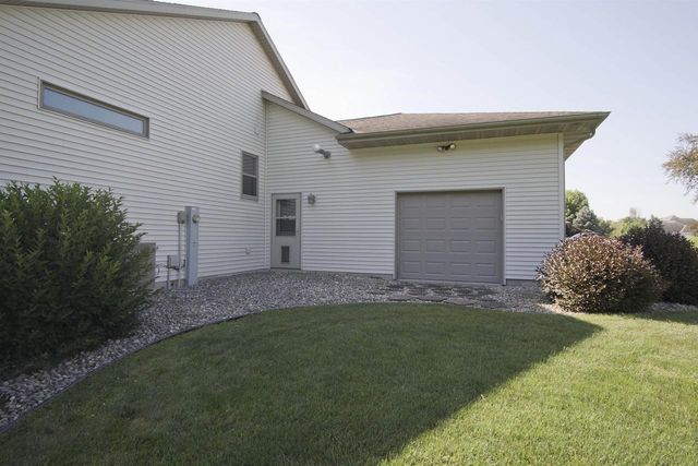 3096 Castleton Crossing, Sun Prairie, WI 53590