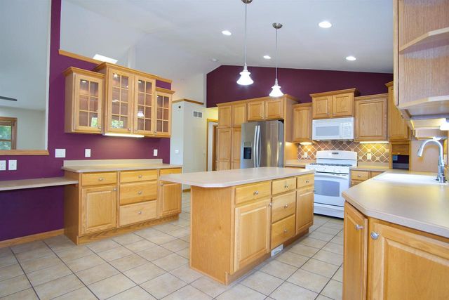 3096 Castleton Crossing, Sun Prairie, WI 53590