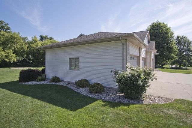 3096 Castleton Crossing, Sun Prairie, WI 53590