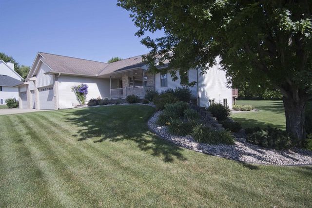 3096 Castleton Crossing, Sun Prairie, WI 53590
