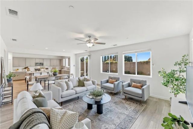 6690 E Adena, Fresno, CA 93727