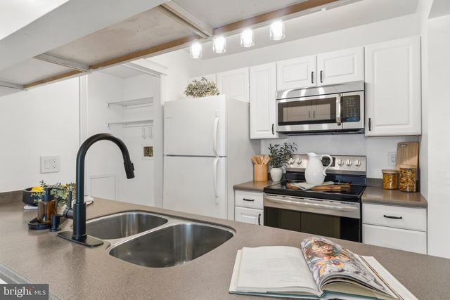 903 LINDSEY CT, Marlton, NJ 08053