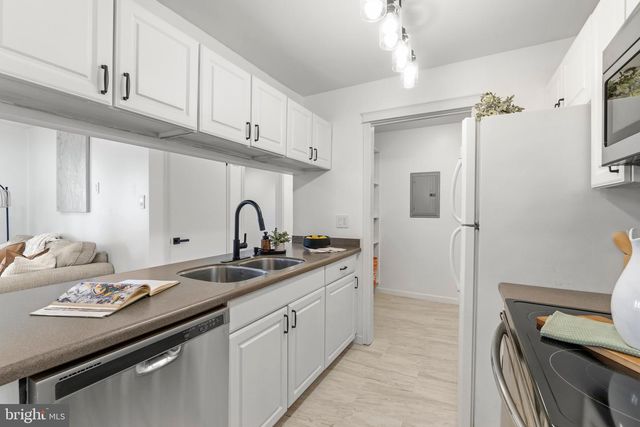 903 LINDSEY CT, Marlton, NJ 08053