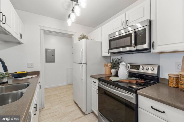 903 LINDSEY CT, Marlton, NJ 08053