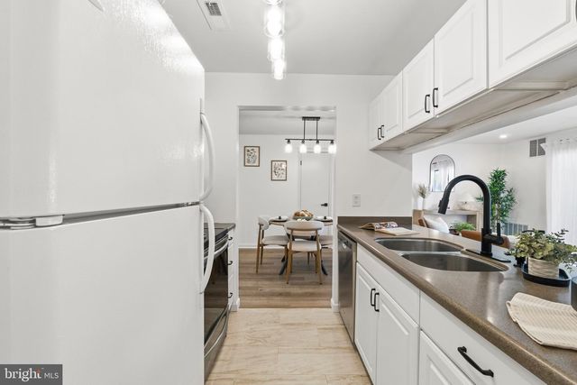 903 LINDSEY CT, Marlton, NJ 08053