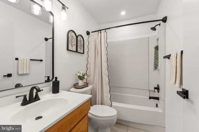 903 LINDSEY CT, Marlton, NJ 08053