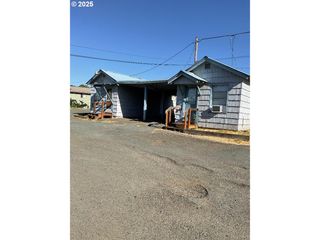 230 Nw MAIN St, Winston, OR 97496