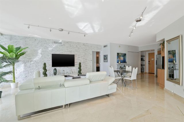 350 S Miami Ave 3002, Miami, FL 33130