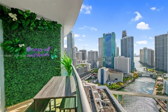 350 S Miami Ave 3002, Miami, FL 33130