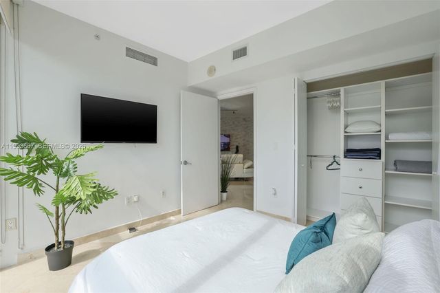 350 S Miami Ave 3002, Miami, FL 33130