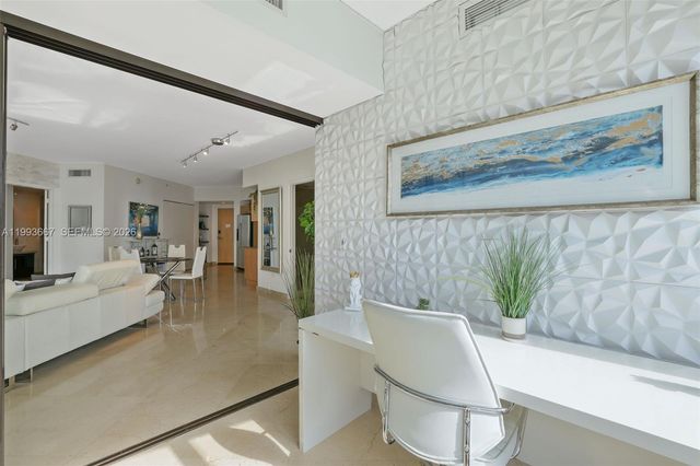 350 S Miami Ave 3002, Miami, FL 33130