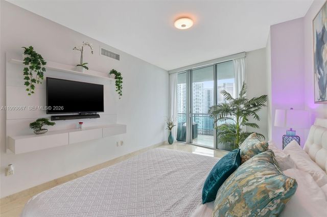 350 S Miami Ave 3002, Miami, FL 33130