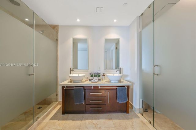 350 S Miami Ave 3002, Miami, FL 33130