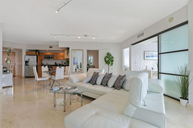 350 S Miami Ave 3002, Miami, FL 33130