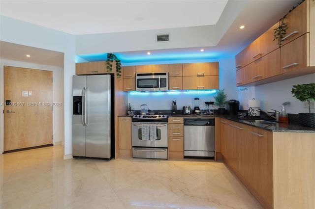 350 S Miami Ave 3002, Miami, FL 33130