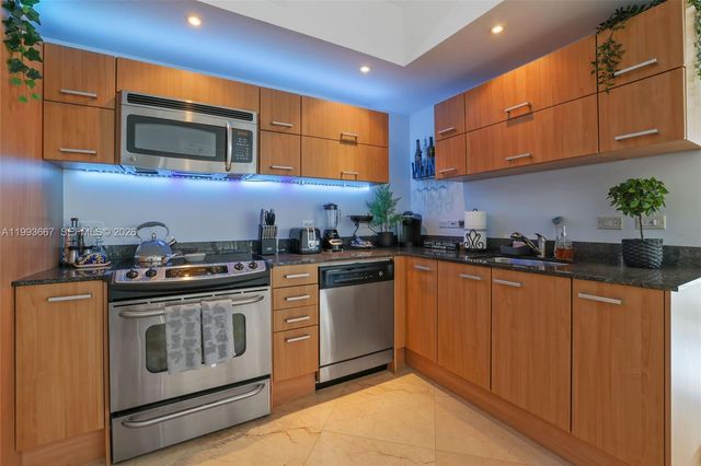 350 S Miami Ave 3002, Miami, FL 33130