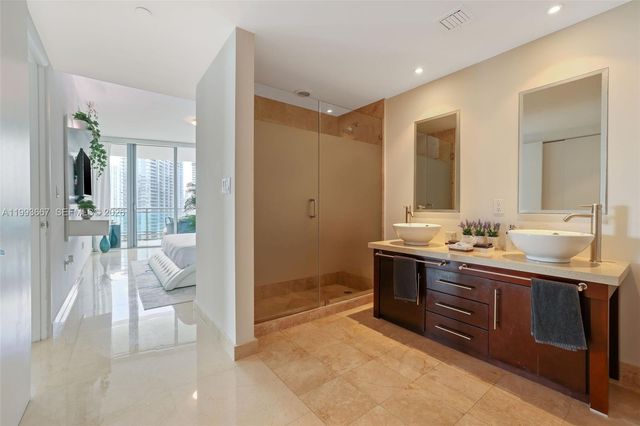 350 S Miami Ave 3002, Miami, FL 33130