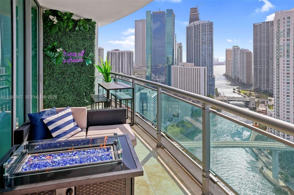 350 S Miami Ave 3002, Miami, FL 33130