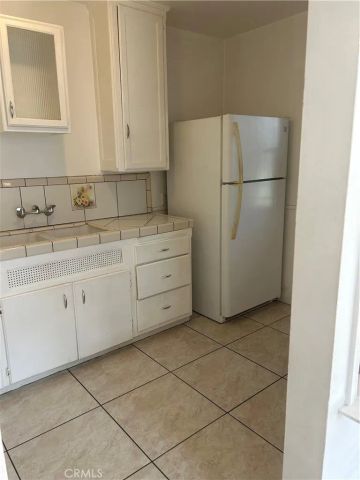 871 N Hoover, Los Angeles, CA 90029