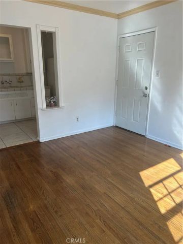 871 N Hoover, Los Angeles, CA 90029