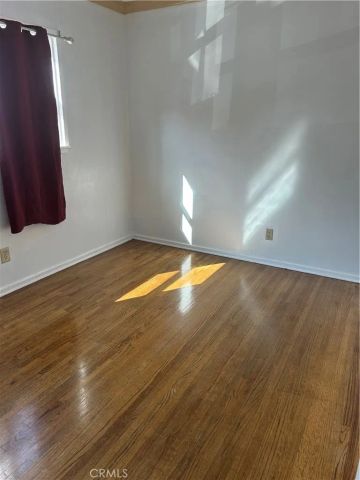 871 N Hoover, Los Angeles, CA 90029