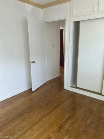 871 N Hoover, Los Angeles, CA 90029