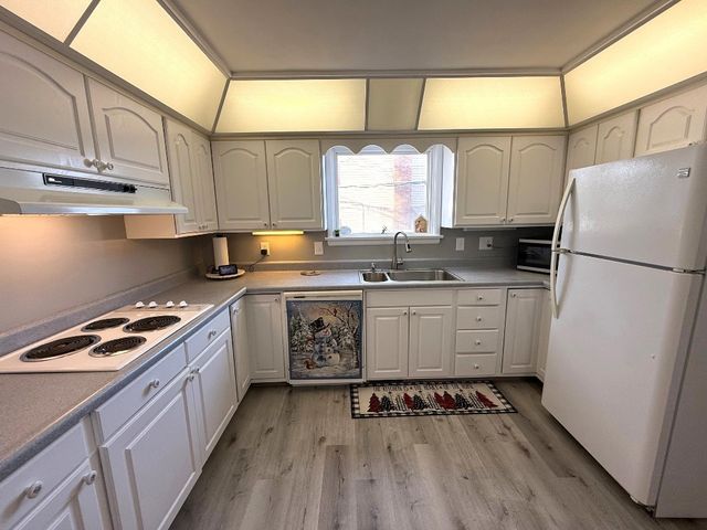 4440 HOLIDAY Drive, Erie, PA 16506