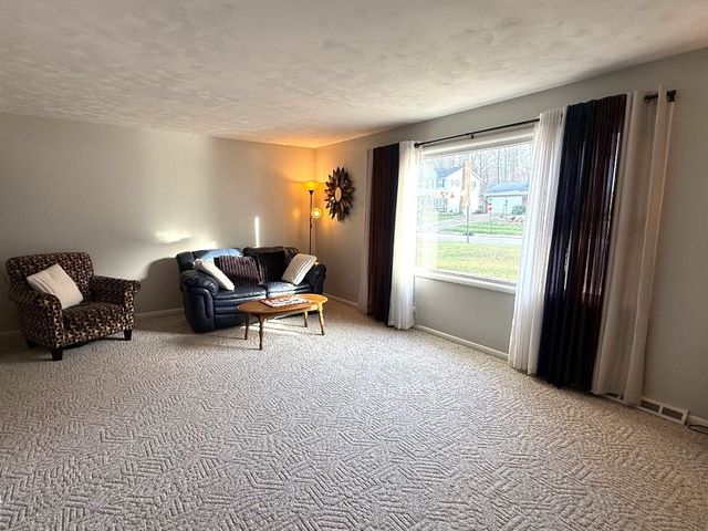 4440 HOLIDAY Drive, Erie, PA 16506