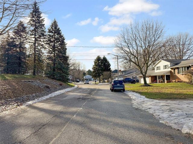 4440 HOLIDAY Drive, Erie, PA 16506