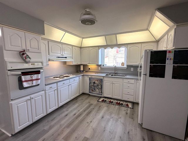 4440 HOLIDAY Drive, Erie, PA 16506