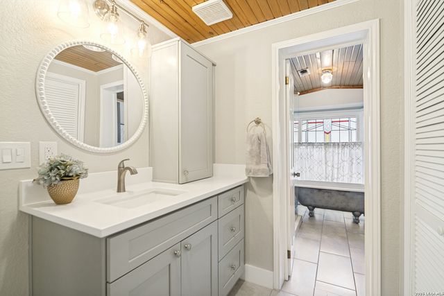 340 JAMES ST, Boerne, TX 78006