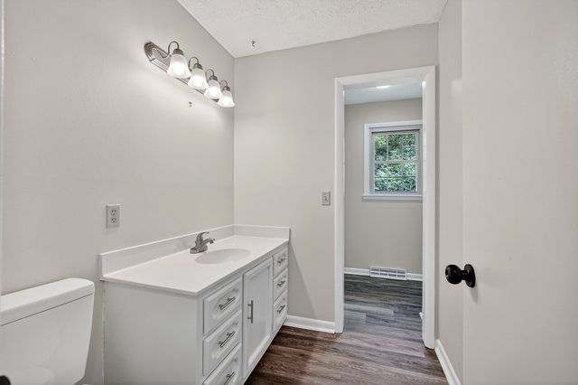 704 Anthony Ave, Smithville, TN 37166